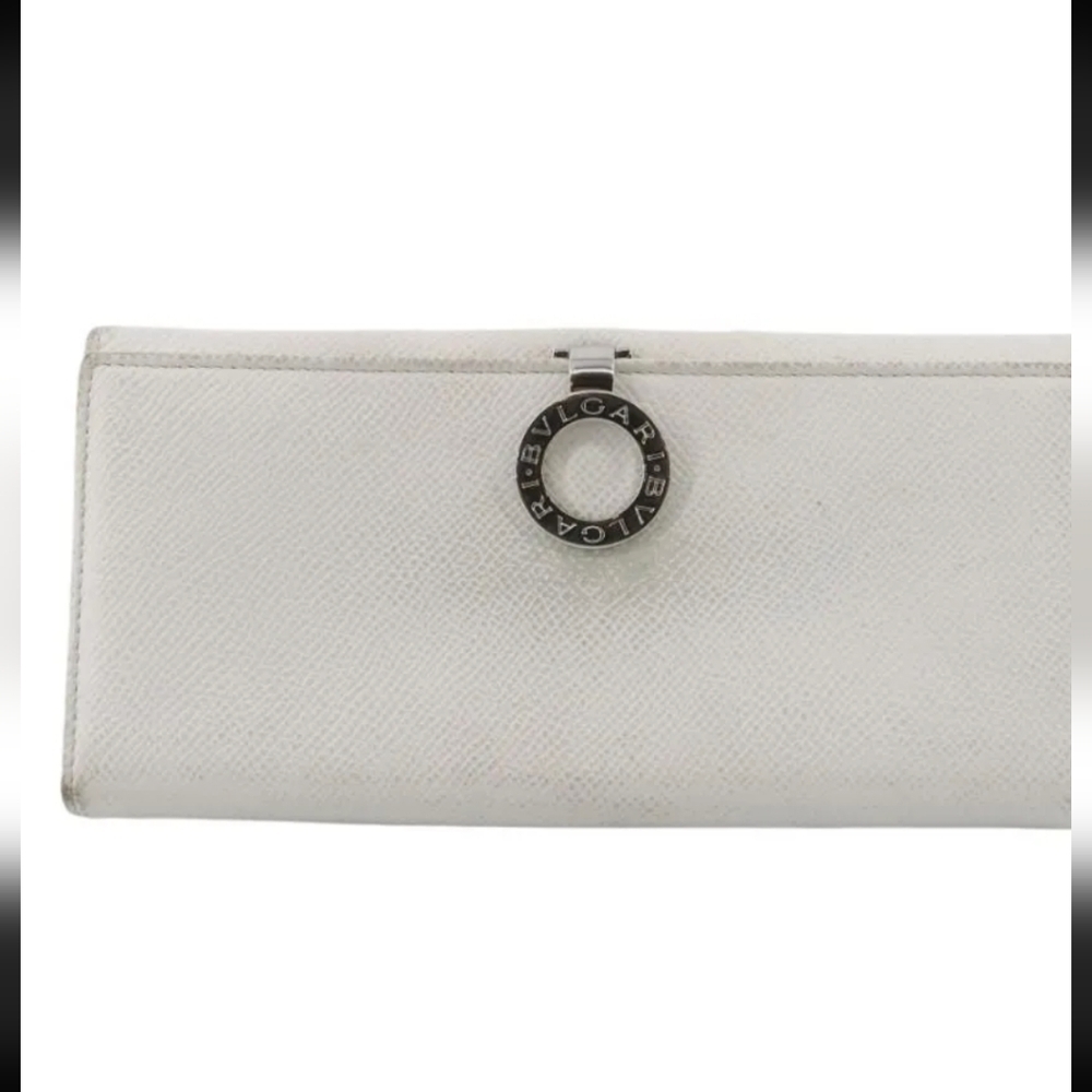 Pre-Loved Bvlgari Long Wallet – Elegant White Textured Leather